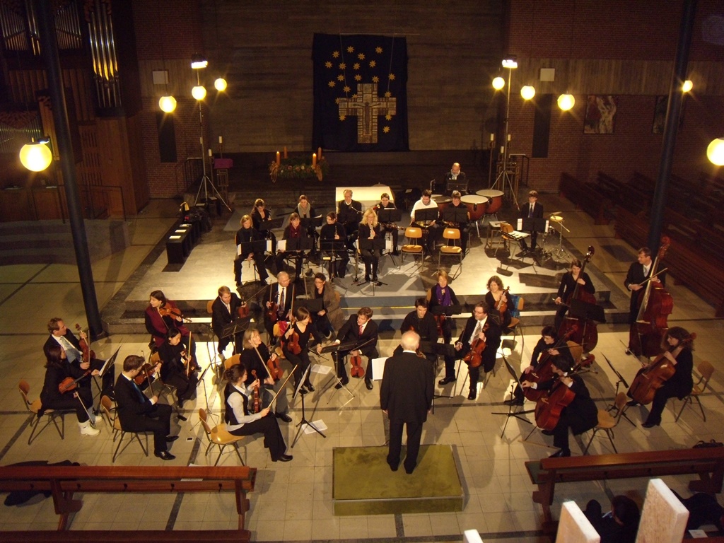 2010 Aachener Kammer Orchester. In Koln Gross St. Martin Kirche